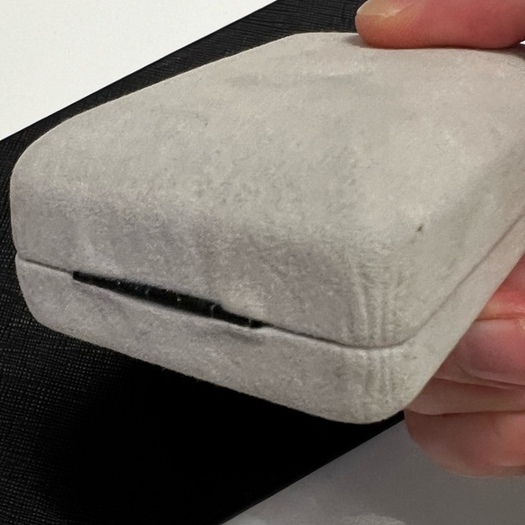 Glacier Pearle Whale Tail Necklace - Picture 5 of 8